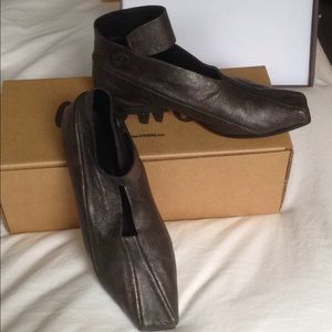 Women's CYDWOQ size 10 Dillon shoes